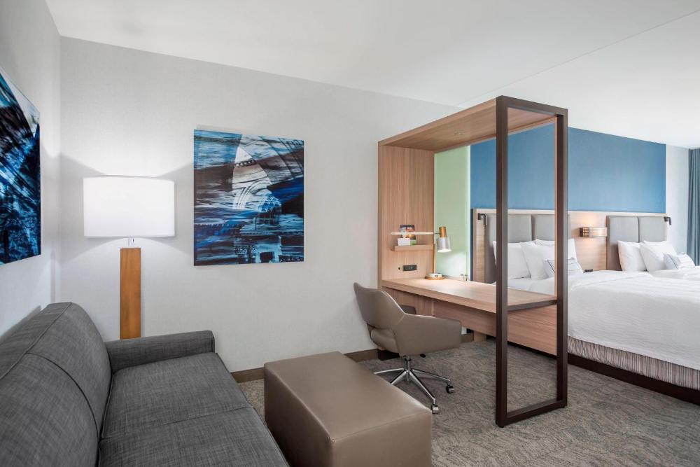 Queen Suite with Sofa Bed - Hearing Accessible interior